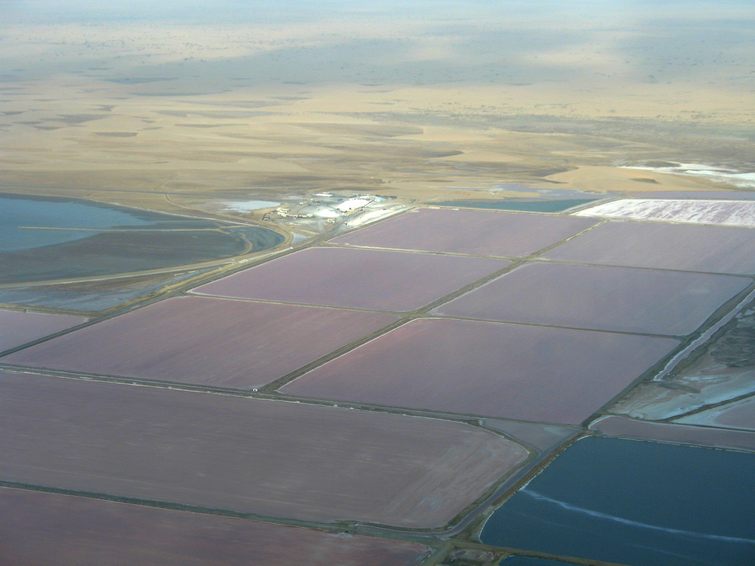 519 Namibia Okt 2006 Salzgewinnung.JPG